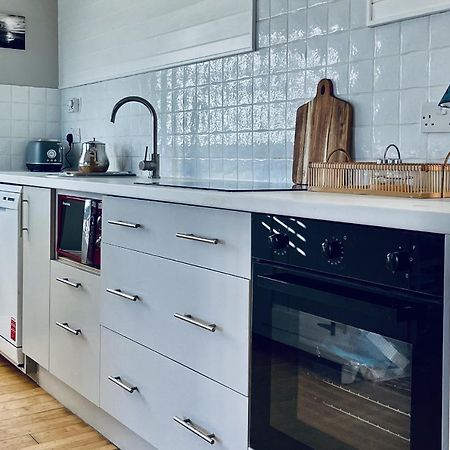 Wavecrest Holiday Cottage By Trident Holiday Homes แกร์รีโว ภายนอก รูปภาพ